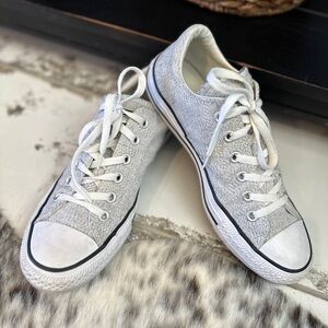 Converse black and white Low-Top Sneakers size 9